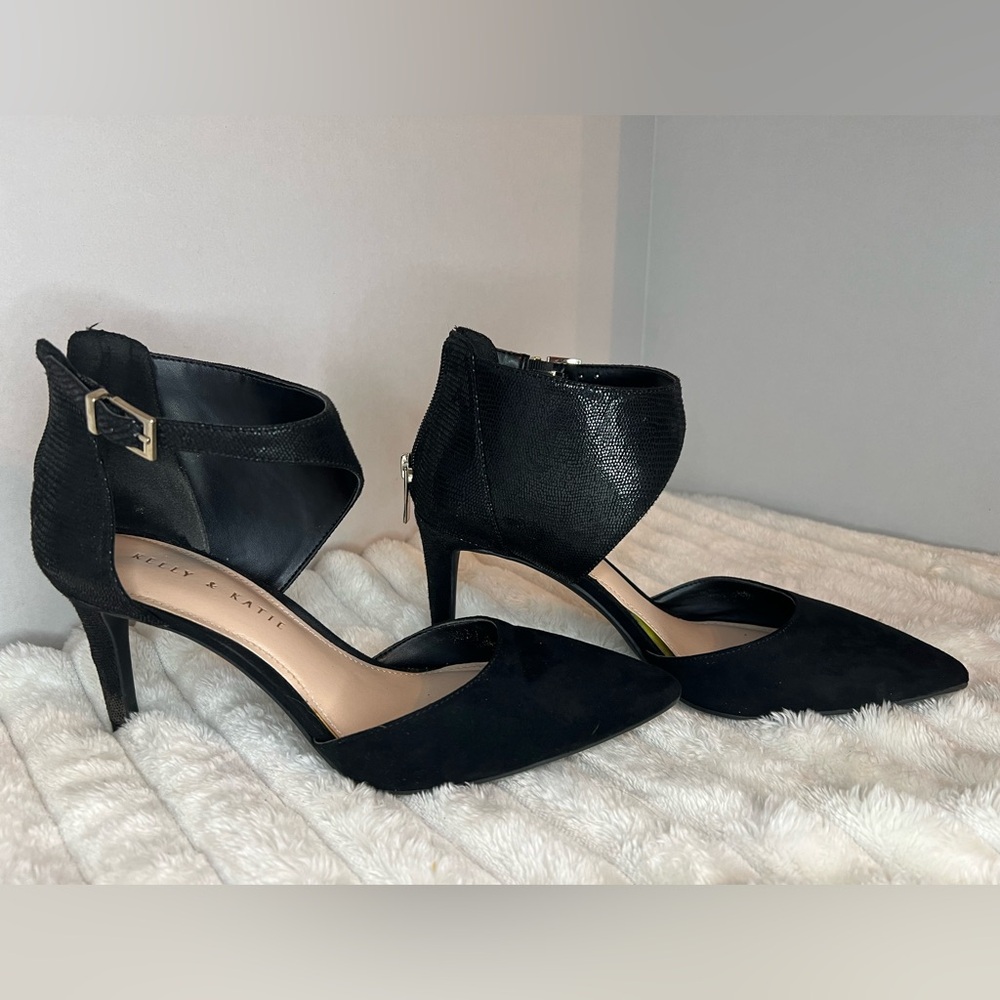 Black shiny women’s heels 
Kellie and Katie